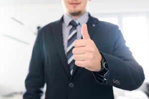 Moda na naturalne tkaniny: dlaczego warto wybierać ekologiczne materiały