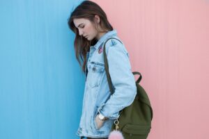 Moda na kostiumy kąpielowe: jak dobrać fason, który wysmukli sylwetkę