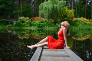 Moda na ceremonię: Jak ubrać się w odpowiedni strój na ważne wydarzenia?