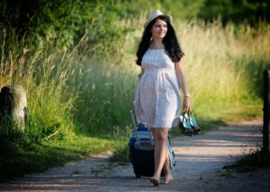 Moda na sukienki letnie: jak wyglądać świeżo i stylowo w gorące dni