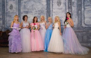 Trendy w modzie na jesień: jak korzystać z ciepłych kolorów i tkanin