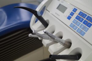Jak dbać o zęby na co dzień: higiena jamy ustnej, nitkowanie, dieta i wizyty u stomatologa